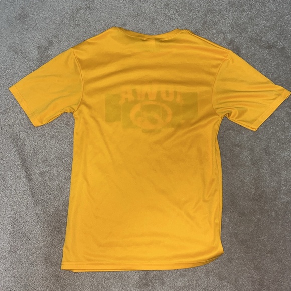 IOWA HAWKEYES GOLD YELLOW BLACK LOGO TEE SHIRT C2 SPORT SIZE SMALL - Picture 2 of 5